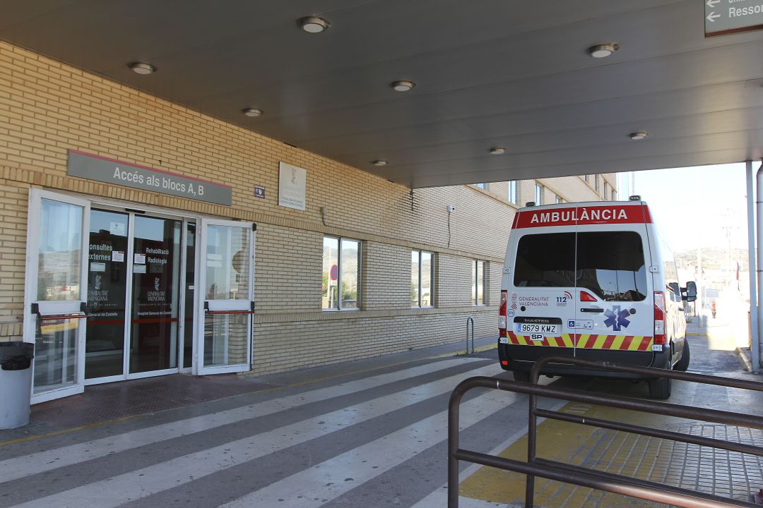 Imagen de una ambulancia en el Hospital General de Castellón. Imagen de una ambulancia en el Hospital General de Castellón.