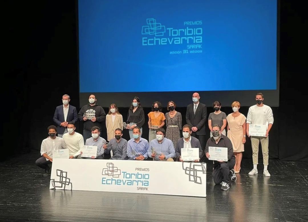 Autoridades y personas premiadas posan en la 'foto de familia' tras la entrega de galadornes Autoridades y personas premiadas posan en la 'foto de familia' tras la entrega de galadornes