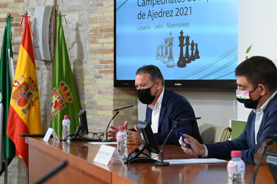 Raúl Caro, alcalde de Linares, junto a Francisco Reyes, presidente de la Diputación de Jaén. Raúl Caro, alcalde de Linares, junto a Francisco Reyes, presidente de la Diputación de Jaén.