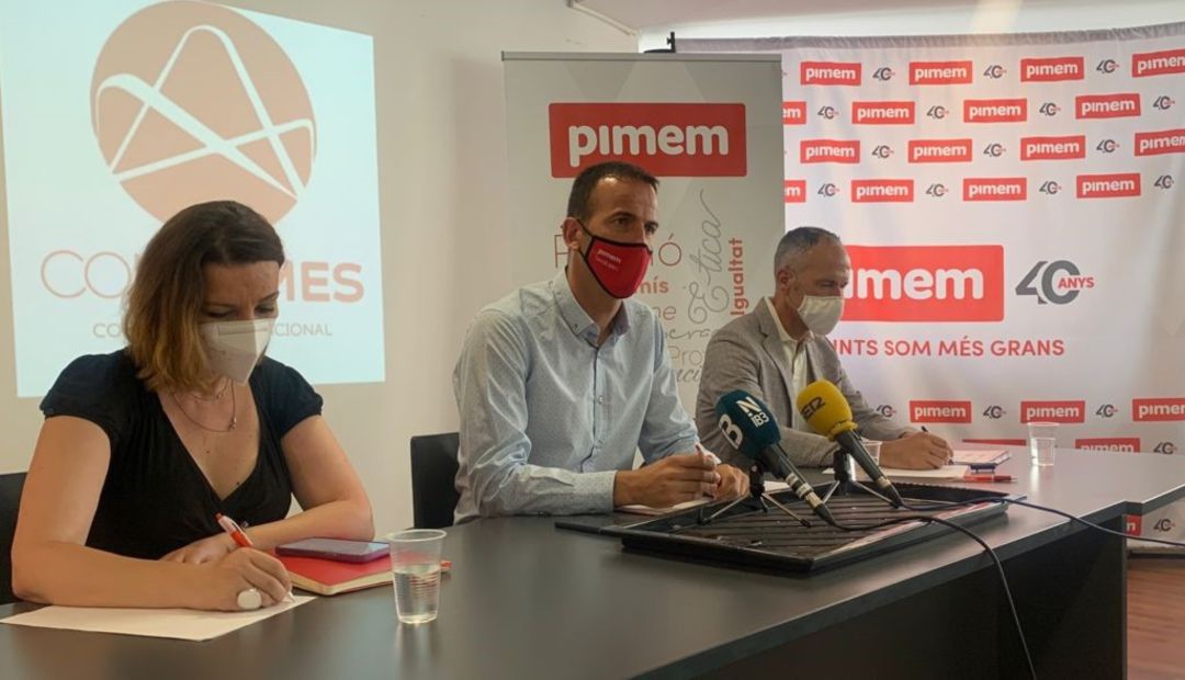 María José Landaburu (vicepresidenta CONPYMES), Jordi Mora (vicepresidente cuarto CONPYMES) i Juan José Gil (secretari general CONPYMES) María José Landaburu (vicepresidenta CONPYMES), Jordi Mora (vicepresidente cuarto CONPYMES) i Juan José Gil (secretari general CONPYMES)