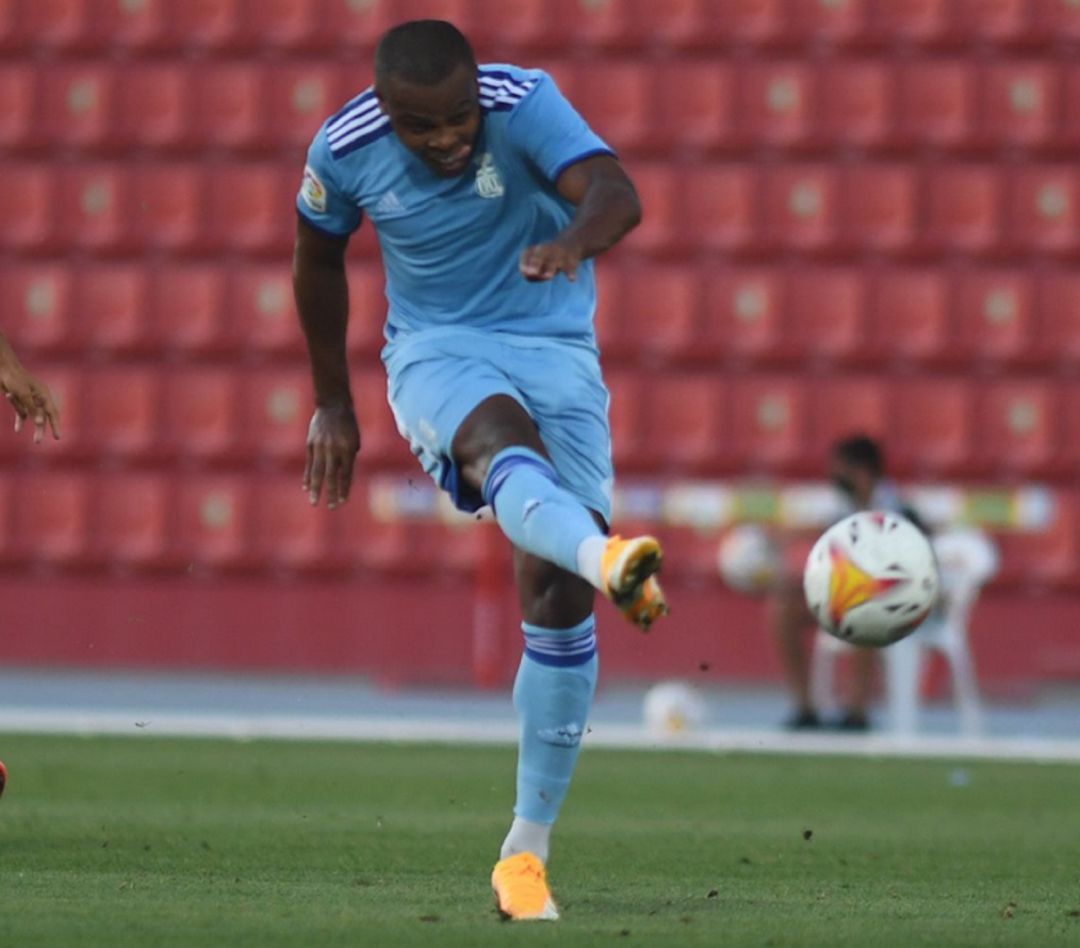 Vinicius Tanque en su último partido con el Efesé Vinicius Tanque en su último partido con el Efesé