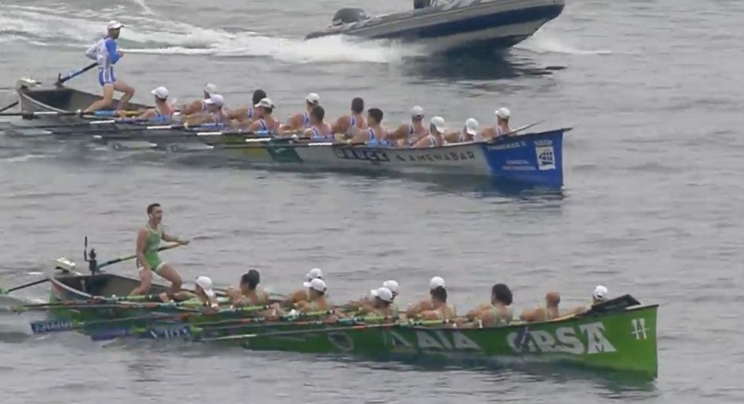 Hondarribia entra por delante de la Donostiarra en la línea de meta de Lekeitio Hondarribia entra por delante de la Donostiarra en la línea de meta de Lekeitio