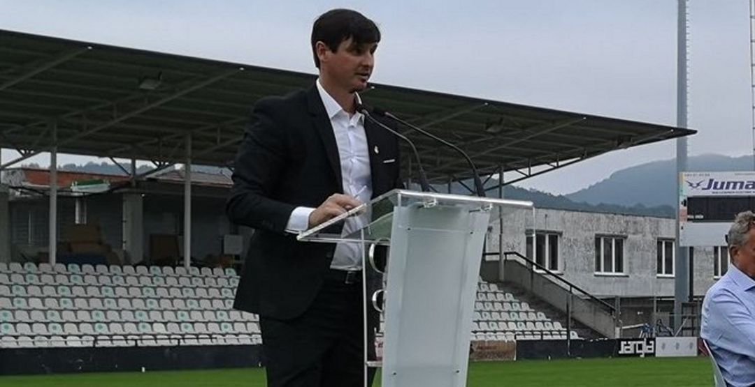 Igor Emery se dirige a los accionistas en la Junta en la que fue elegido presidente Igor Emery se dirige a los accionistas en la Junta en la que fue elegido presidente