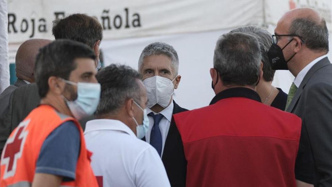 El ministro del Interior, Fernando Grande Marlaska, en el muelle de Arguineguín durante su última visita a Canarias El ministro del Interior, Fernando Grande Marlaska, en el muelle de Arguineguín durante su última visita a Canarias
