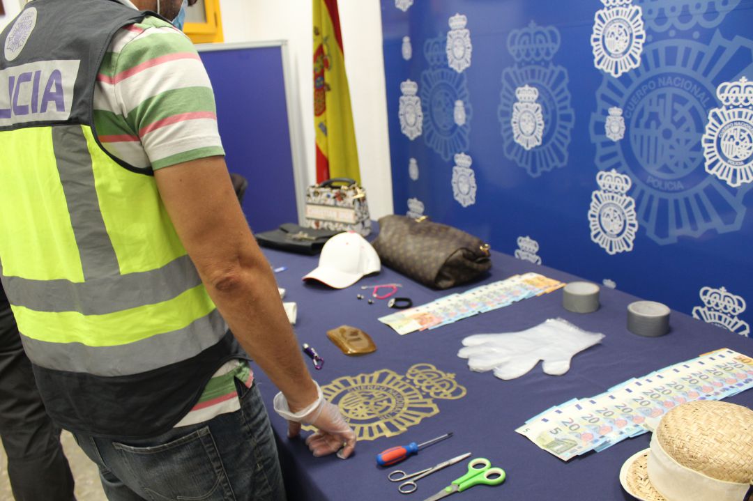 La policía ha logrado recuperar "numerosas joyas" que figuraban como sustraídas La policía ha logrado recuperar "numerosas joyas" que figuraban como sustraídas