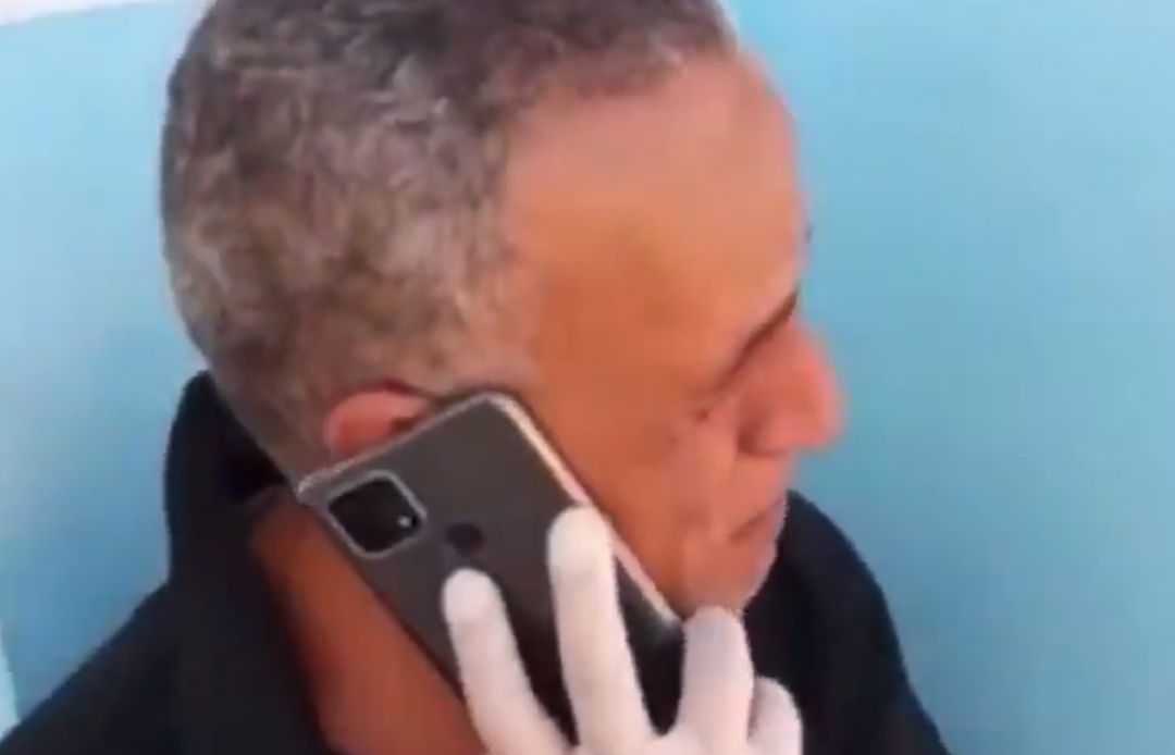 El periodista subió a las redes sociales el vídeo donde se muestra al director del hospital llorando El periodista subió a las redes sociales el vídeo donde se muestra al director del hospital llorando