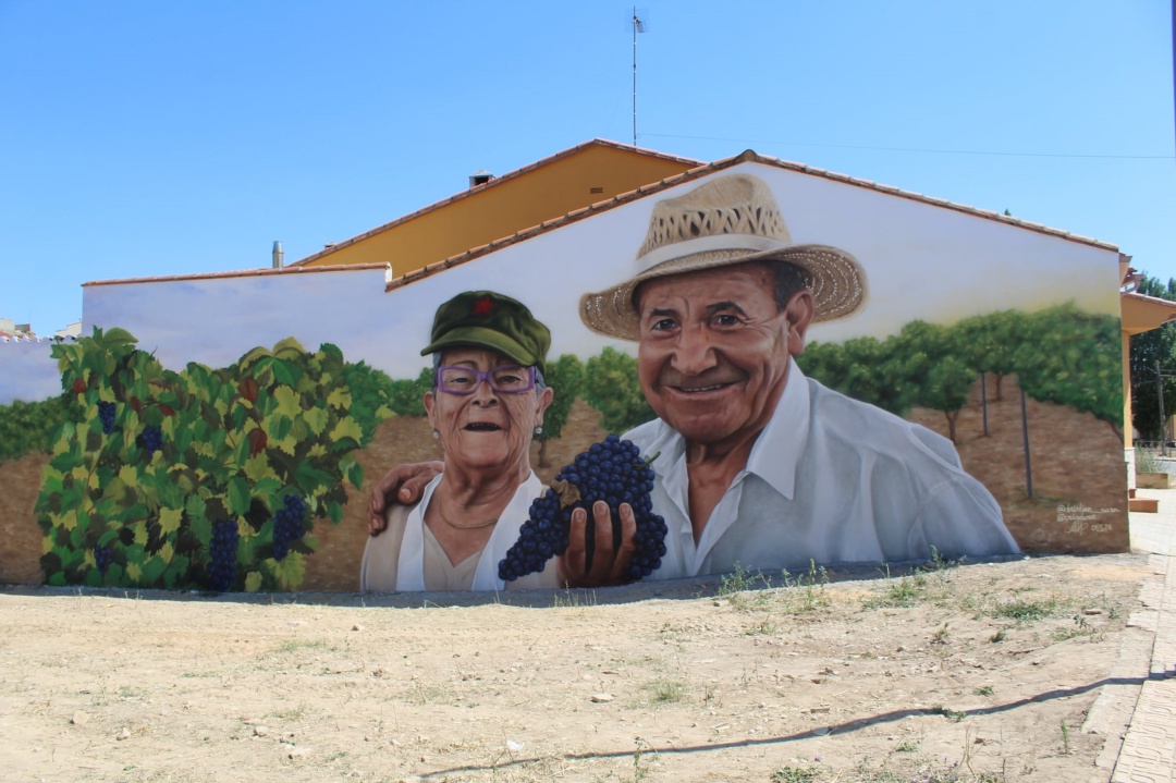 Mural dedicado a Julia y Miguel, realizado por Crisdose y Sasa. Mural dedicado a Julia y Miguel, realizado por Crisdose y Sasa.