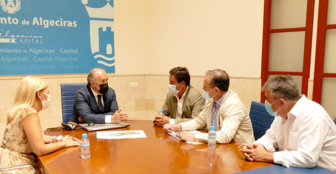 Encuentreo entre Ayuntamiento de Algeciras, Junta y Veiasa. Encuentreo entre Ayuntamiento de Algeciras, Junta y Veiasa.