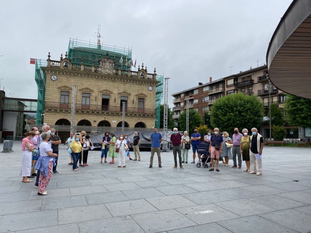 Los vecinas y vecinos del centro, de la Plaza del Ensanche y Mendibil Los vecinas y vecinos del centro, de la Plaza del Ensanche y Mendibil