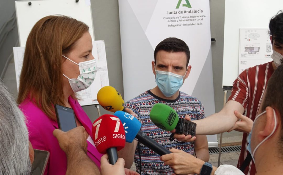 La delegada de Justicia, Marián Adán, durante la atención a medios en la presentación de las obras. La delegada de Justicia, Marián Adán, durante la atención a medios en la presentación de las obras.