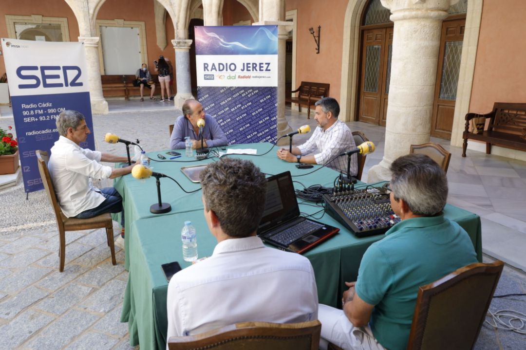 Instante de la emisión de la entrevista en el Especial A Boca Llena con el alcalde de Rota Instante de la emisión de la entrevista en el Especial A Boca Llena con el alcalde de Rota