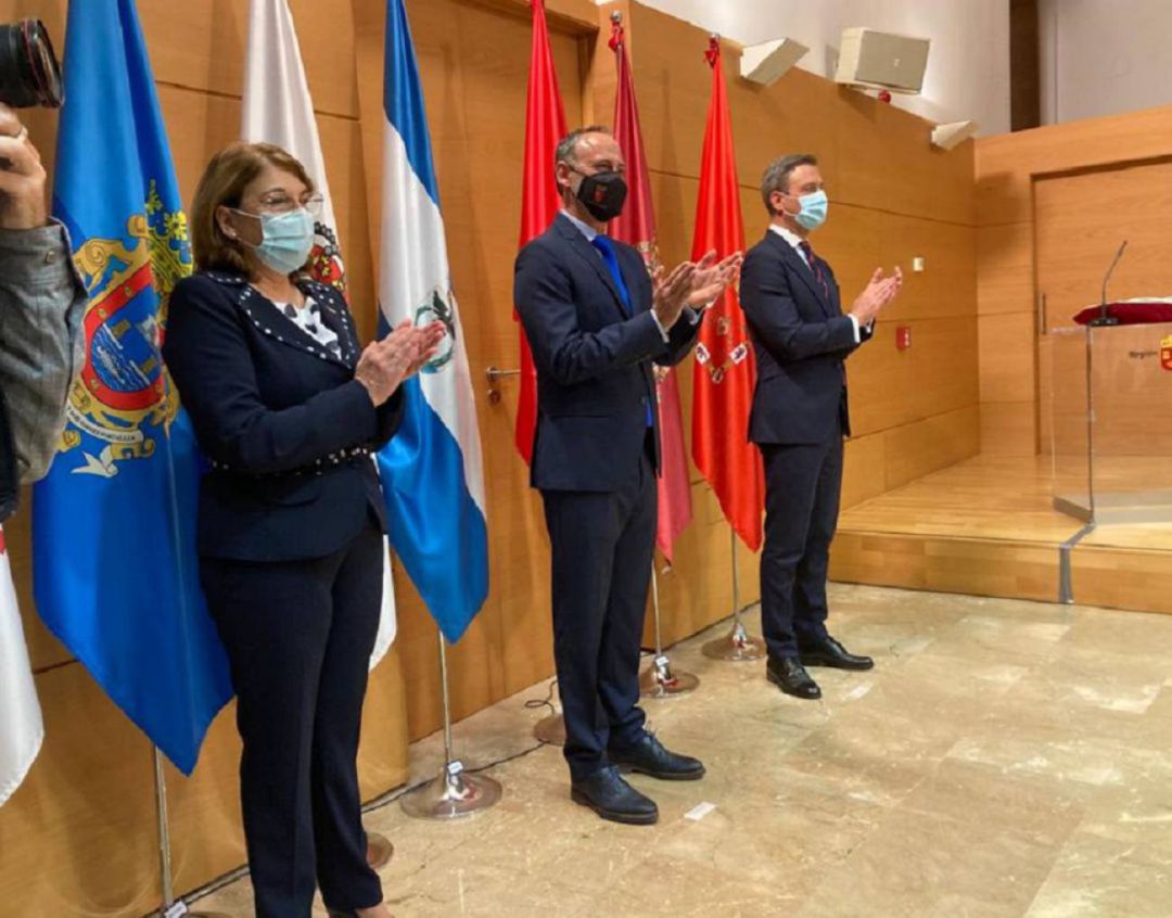 La consejera Mabel Campuzano junto a otros miembros del gobierno murciano La consejera Mabel Campuzano junto a otros miembros del gobierno murciano