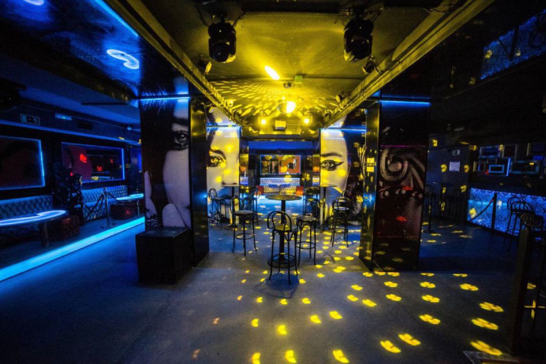 Interior de una discoteca Interior de una discoteca
