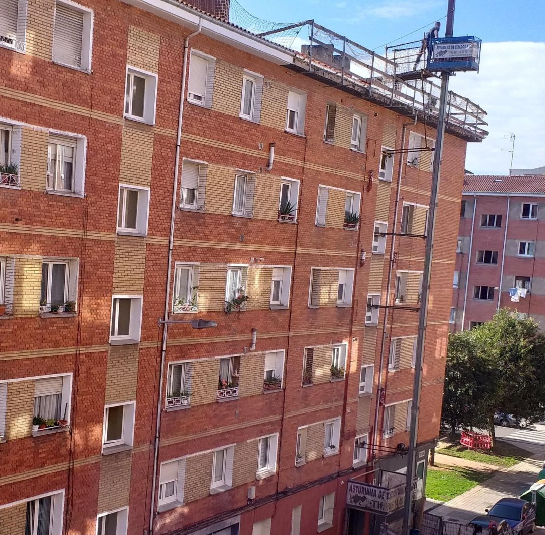 Obras en un edificio de Gijón Obras en un edificio de Gijón