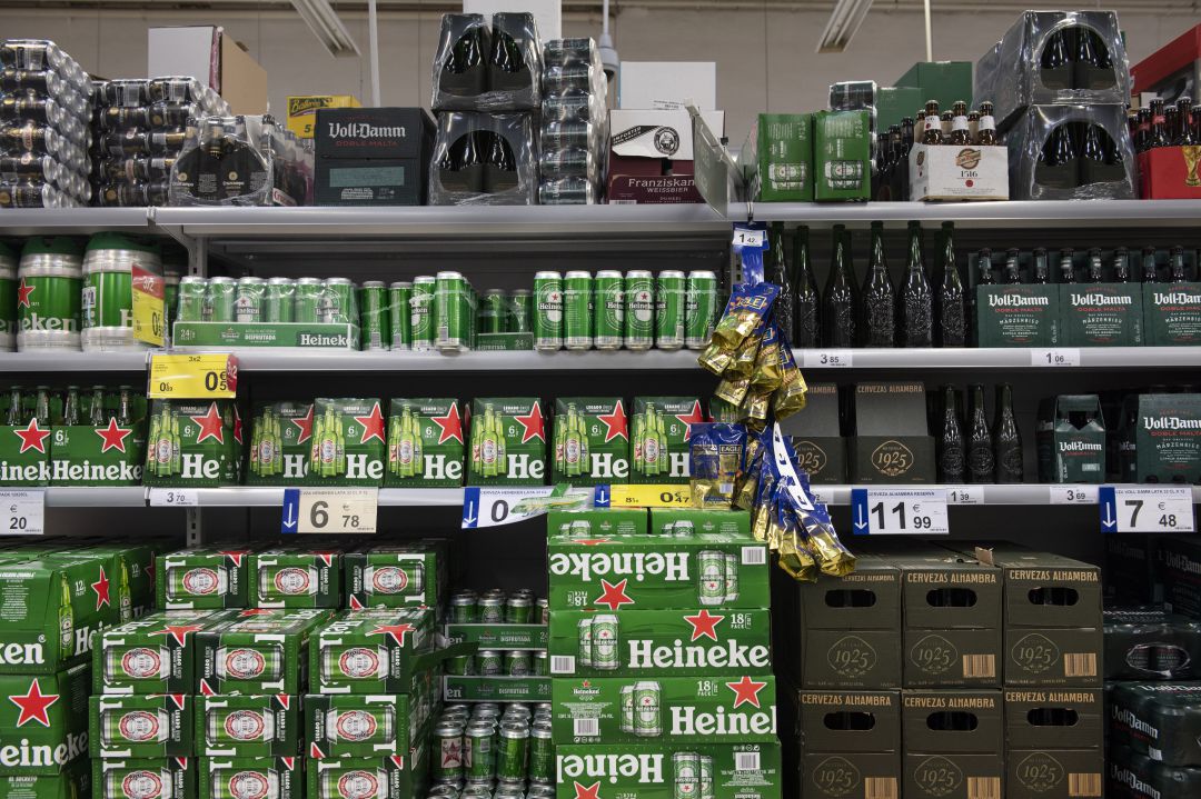 Estantería con cervezas en un supermercado de la Comunitat Valenciana. Estantería con cervezas en un supermercado de la Comunitat Valenciana.