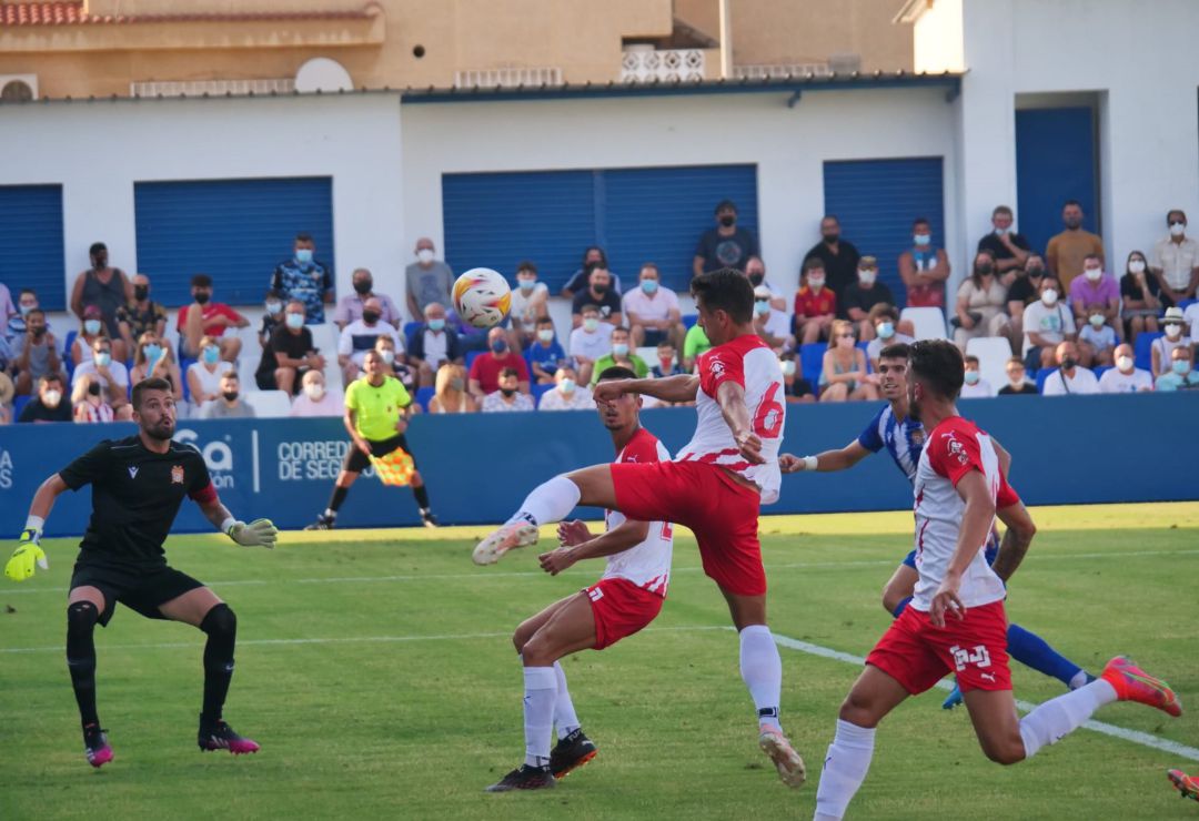 Una jugada del partido. Una jugada del partido.