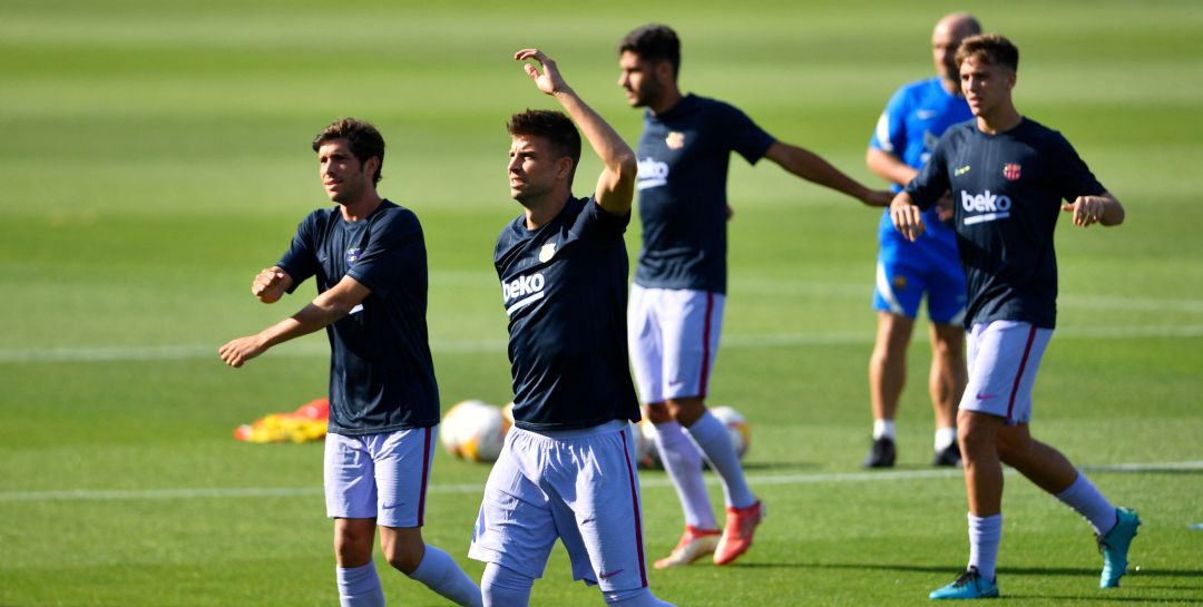 Gerard Piqué y Sergi Roberto, durante un entrenamiento previo al amistoso ante el Girona Gerard Piqué y Sergi Roberto, durante un entrenamiento previo al amistoso ante el Girona