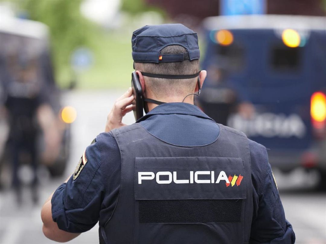 Un agente del Cuerpo Nacional de Policía. Un agente del Cuerpo Nacional de Policía.