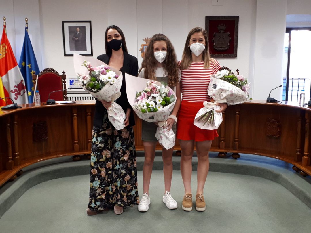 La atleta Celia Antón (i) y la cilcistas Sara Martín (d) y María Cabañas. La atleta Celia Antón (i) y la cilcistas Sara Martín (d) y María Cabañas.