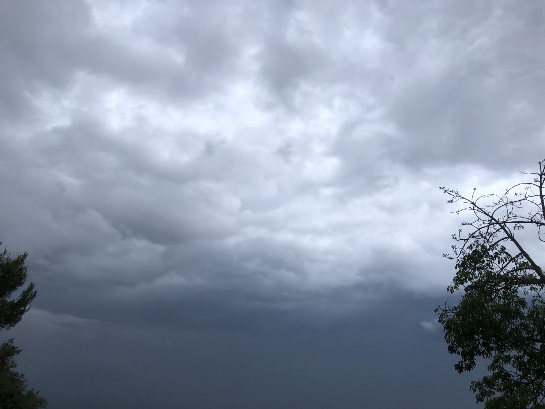 Cielo cubierto en la Safor a primera hora de la mañana Cielo cubierto en la Safor a primera hora de la mañana