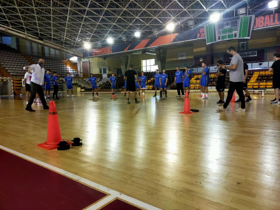 El ABANCA Ademar en su primera sesión de entrenamiento El ABANCA Ademar en su primera sesión de entrenamiento