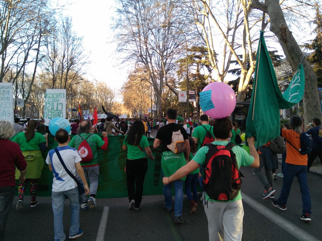 Manifestación por la educación pública en el Paseo del Prado, Madrid en 2017. Manifestación por la educación pública en el Paseo del Prado, Madrid en 2017.