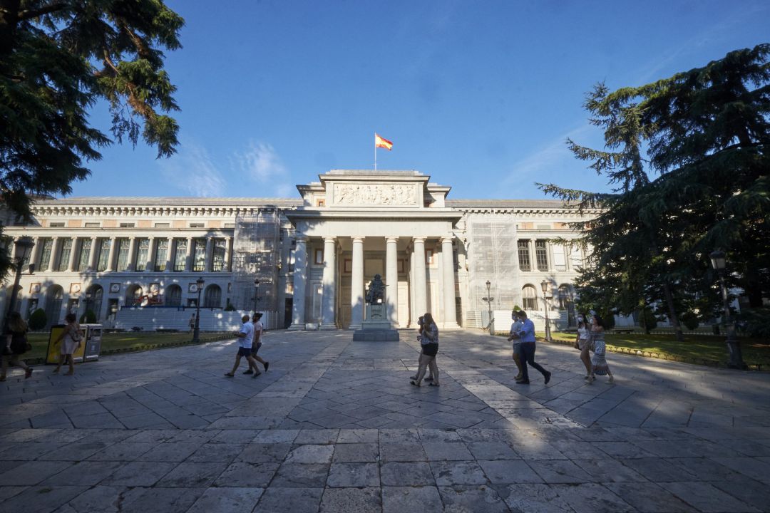 Fachada oeste o de Velázquez del Museo del Prado vista desde el Paseo del Prado Fachada oeste o de Velázquez del Museo del Prado vista desde el Paseo del Prado
