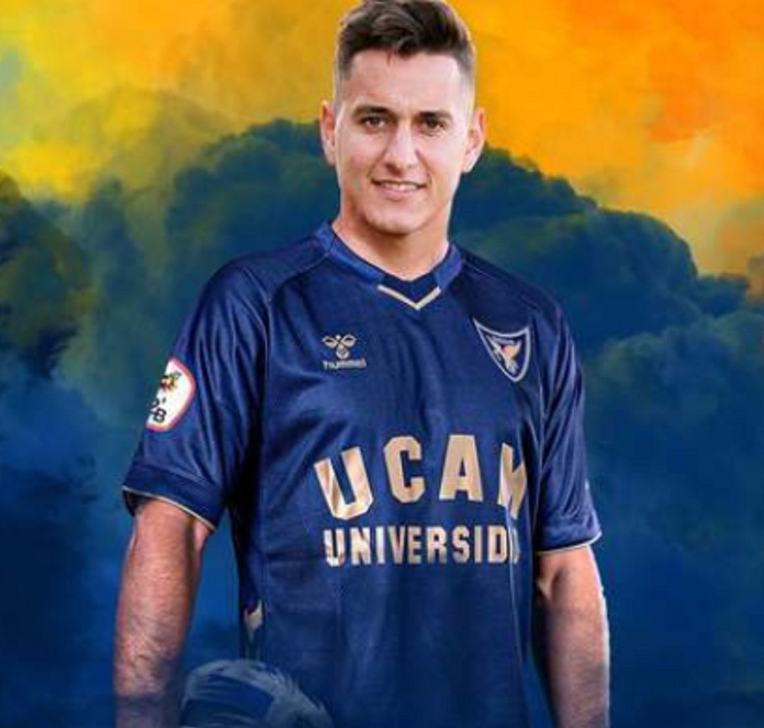 Caballero en su cartel oficial Caballero en su cartel oficial