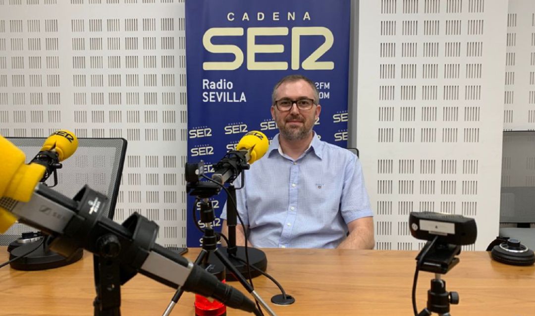 El doctor Fernández, pediatra especializado en neurología, está al frente del Instituto Andaluz de Neurología Pediátrica El doctor Fernández, pediatra especializado en neurología, está al frente del Instituto Andaluz de Neurología Pediátrica