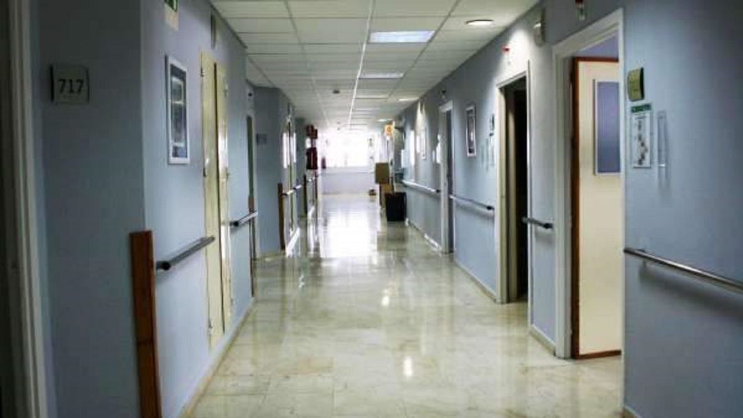 Pasillo de un hospital Pasillo de un hospital