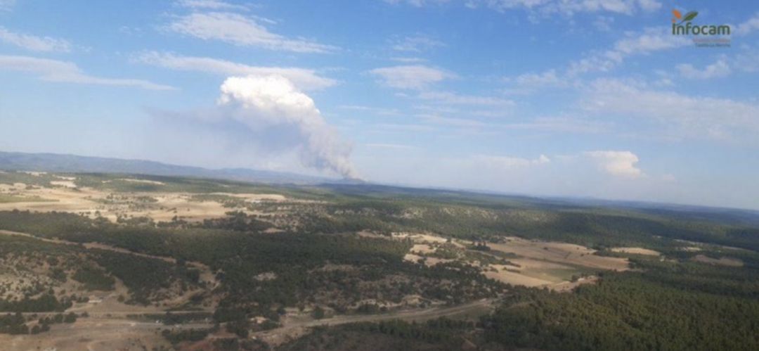 Incendio en Víllora, en la Serranía Baja, detectado este domingo por un vigilante fijo Incendio en Víllora, en la Serranía Baja, detectado este domingo por un vigilante fijo