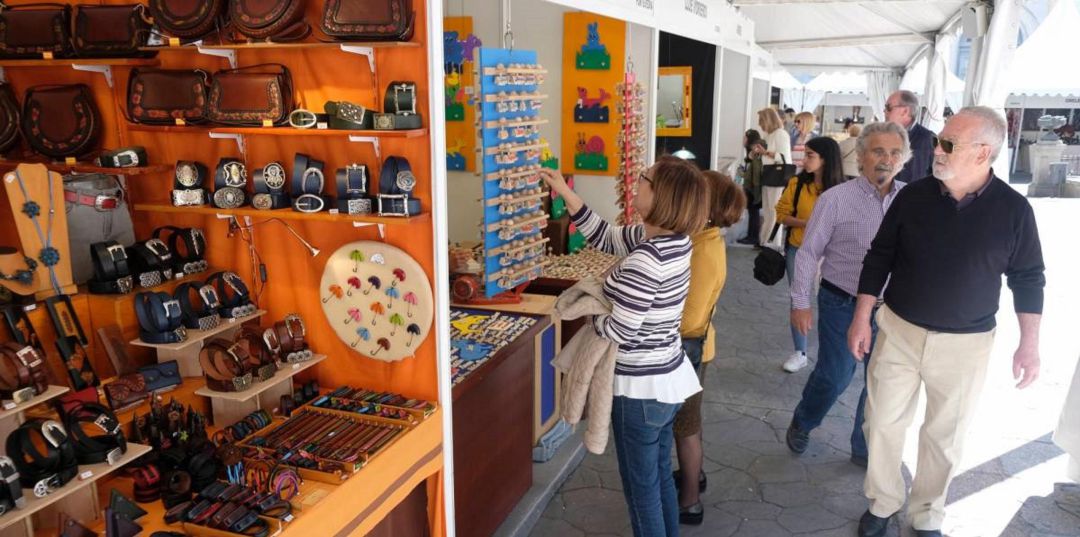 Feria de artesanía. Feria de artesanía.