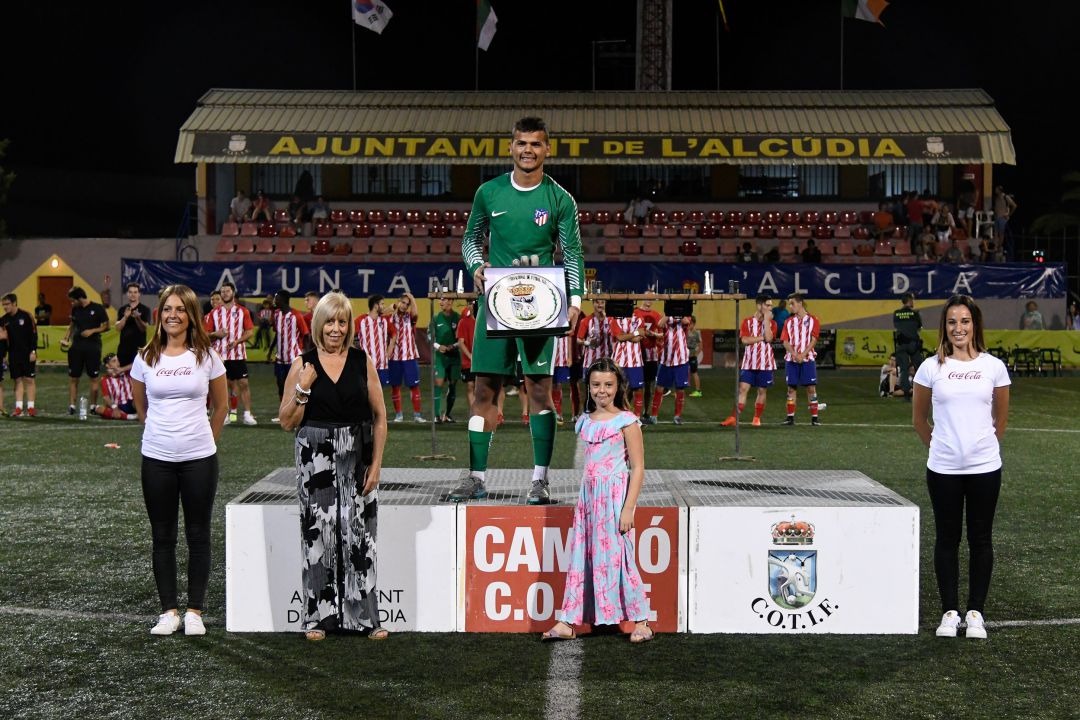 Dos Santos, en un partido con el sub-20 del Atlético Dos Santos, en un partido con el sub-20 del Atlético
