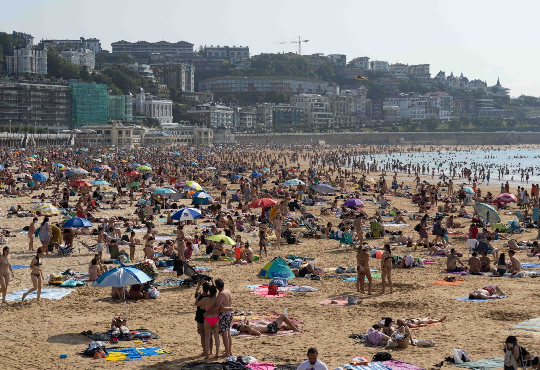 La imagen de una playa española que nadie se explica en Twitter. La imagen de una playa española que nadie se explica en Twitter.