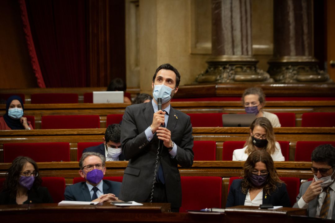 El conseller de Trabajo, Roger Torrent, interviene durante una sesión plenaria en el Parlament de Cataluña, a 21 de julio de 2021, en Barcelona. El conseller de Trabajo, Roger Torrent, interviene durante una sesión plenaria en el Parlament de Cataluña, a 21 de julio de 2021, en Barcelona.