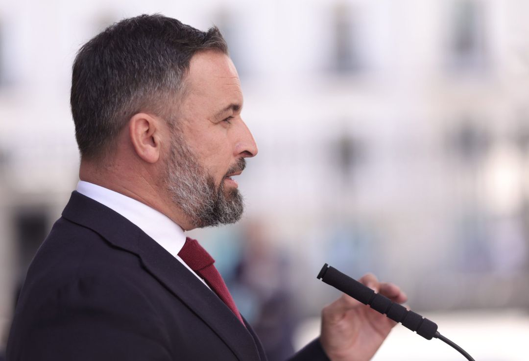 El presidente de Vox, Santiago Abascal, interviene en una sesión plenaria en las inmediaciones del Congreso de los Diputados El presidente de Vox, Santiago Abascal, interviene en una sesión plenaria en las inmediaciones del Congreso de los Diputados