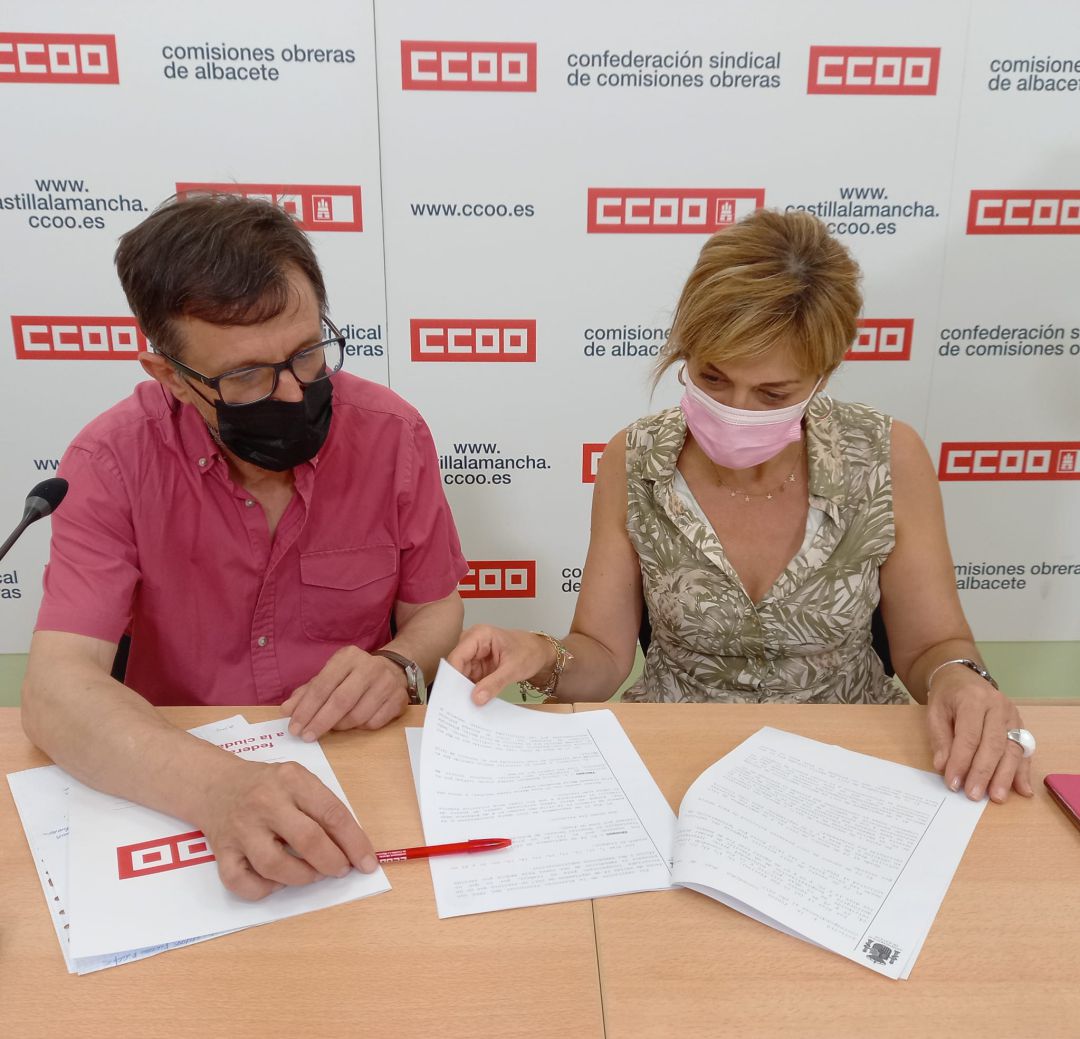 Carmen Juste, Secretaria Provincial de CCOO y José Luis Martínez, coordinador regional del sector autonómico de CCOO. Carmen Juste, Secretaria Provincial de CCOO y José Luis Martínez, coordinador regional del sector autonómico de CCOO.