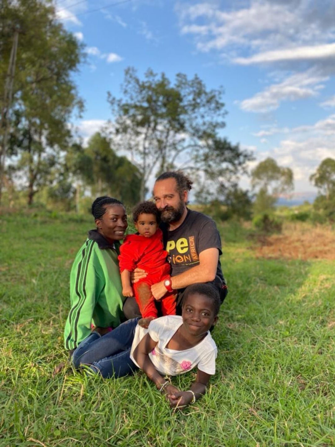 Luis Flores y su familia en El Congo Luis Flores y su familia en El Congo