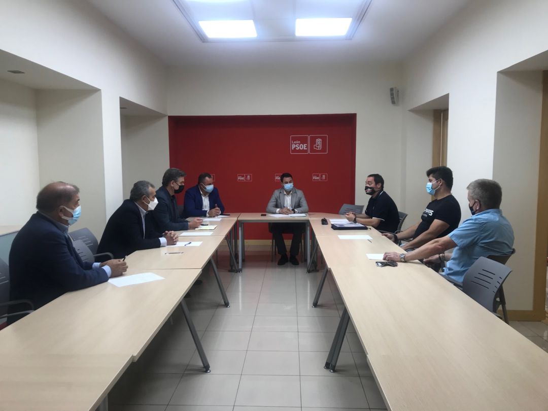 Reunión del PSOE de León con representantes sindicales de los bomberos Reunión del PSOE de León con representantes sindicales de los bomberos