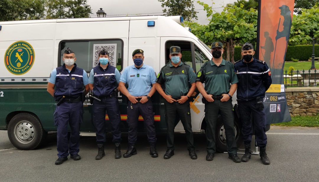 A los tres agentes se han sumado otros de distintas policías de la Unión Europea; tres franceses, dos portugueses, dos alemanes y dos carabinieri italianos. A los tres agentes se han sumado otros de distintas policías de la Unión Europea; tres franceses, dos portugueses, dos alemanes y dos carabinieri italianos.