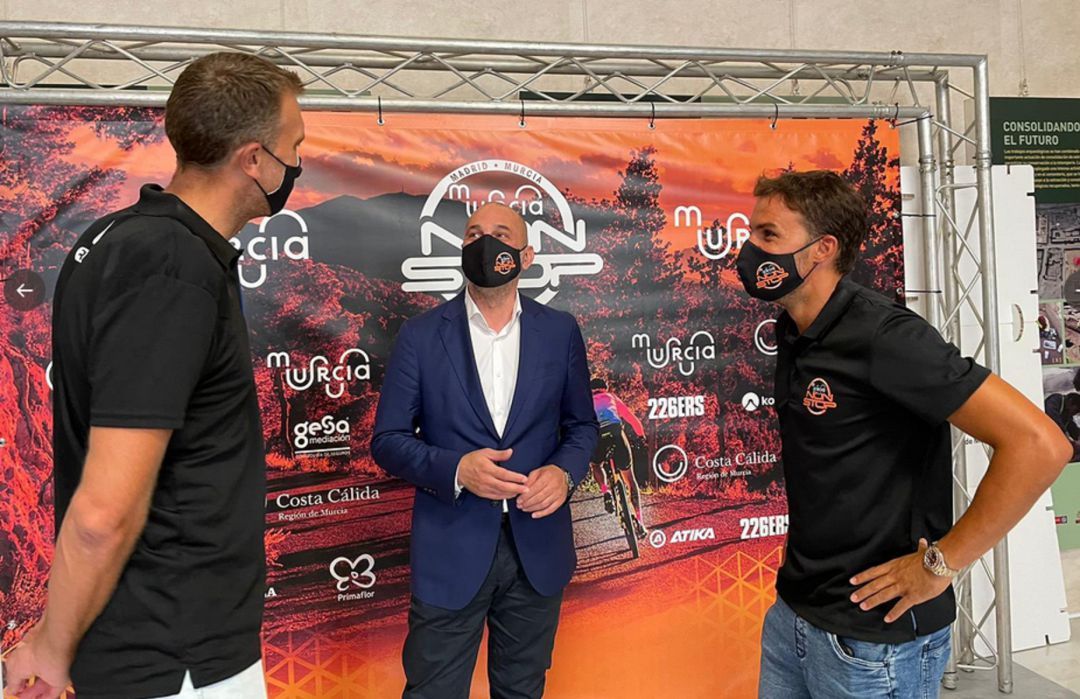 Pedro García Rex junto a Iñaki de Miguel y Pedro León Pedro García Rex junto a Iñaki de Miguel y Pedro León