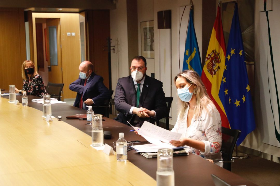 El presidente del Principado de Asturias, Adrián Barbón, preside la reunión del Consejo de Gobierno. El presidente del Principado de Asturias, Adrián Barbón, preside la reunión del Consejo de Gobierno.