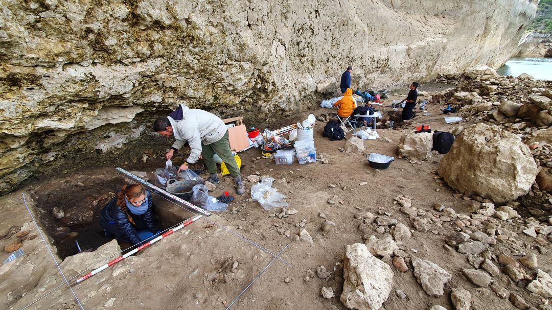Investigación en el yacimiento de Peña Capón en Guadalajara. Investigación en el yacimiento de Peña Capón en Guadalajara.