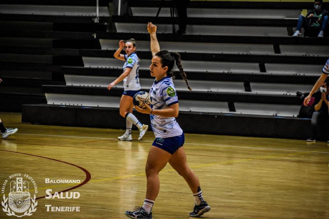 Andrea Alonso con la camiseta del Salud de Tenerife. Andrea Alonso con la camiseta del Salud de Tenerife.