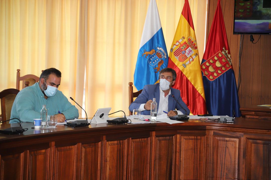Samuel Martín y Pedro San Ginés, consejeros de CC-PNC en el Cabildo de Lanzarote. Samuel Martín y Pedro San Ginés, consejeros de CC-PNC en el Cabildo de Lanzarote.