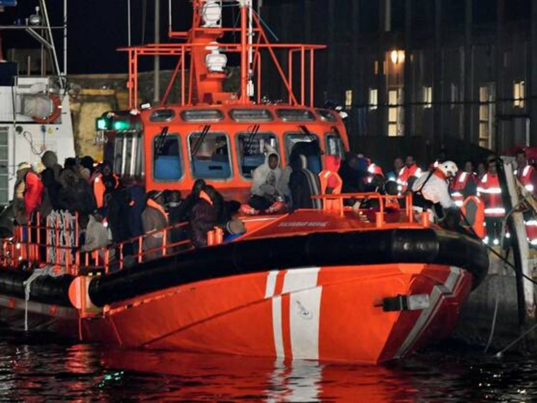 Una embarcación de Salvamento Marítimo Una embarcación de Salvamento Marítimo