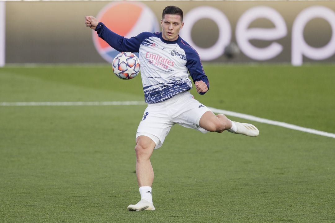 Luka Jovic en un calentamiento con el Real Madrid Luka Jovic en un calentamiento con el Real Madrid