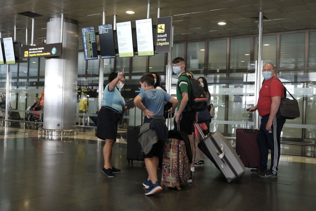 Reino Unido eliminará la obligatoriedad de realizar cuarentena al llegar al país para viajeros de la UE y EEUU. Reino Unido eliminará la obligatoriedad de realizar cuarentena al llegar al país para viajeros de la UE y EEUU.