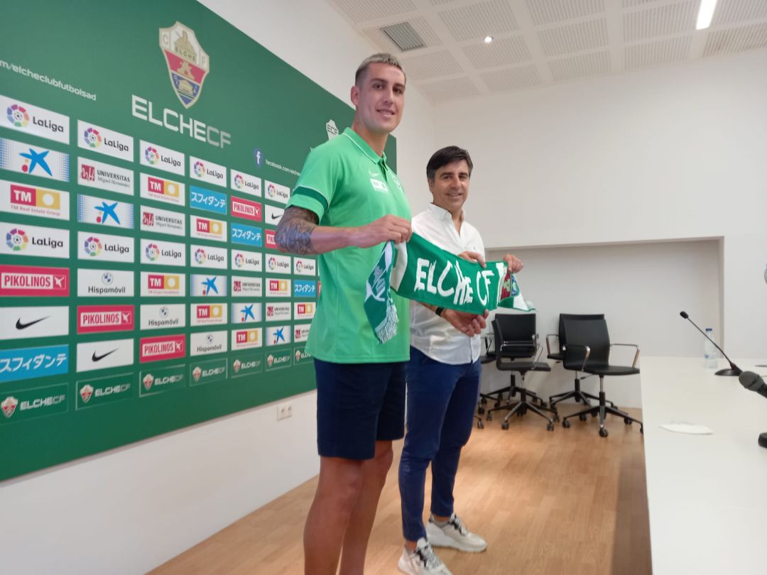 Enzo Roco, en primer plano, posa junto a Nico Rodríguez Enzo Roco, en primer plano, posa junto a Nico Rodríguez
