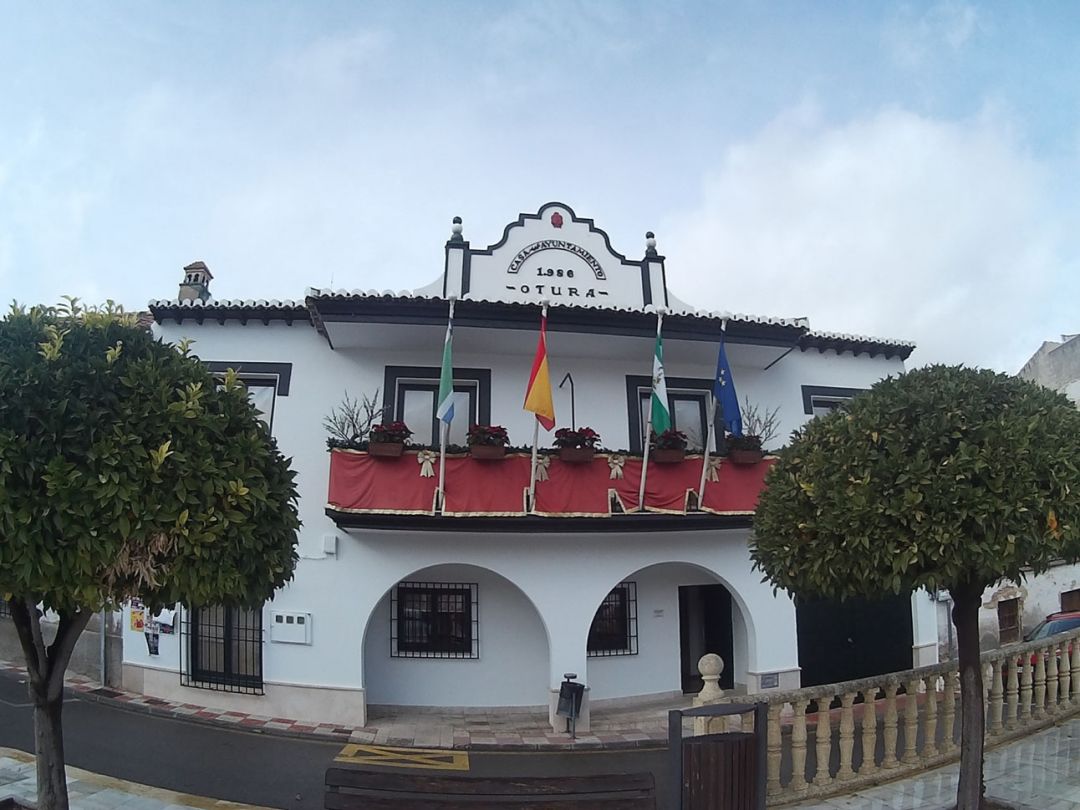 Fachada del Ayuntamiento de Otura (Granada) Fachada del Ayuntamiento de Otura (Granada)